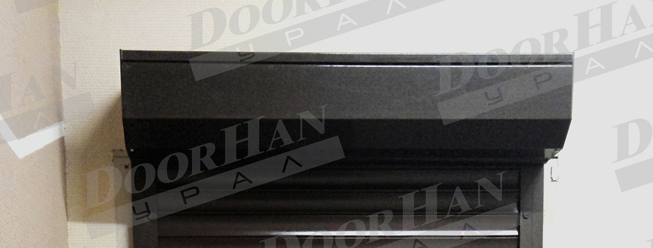 Рольставни на дверные проемы из легкого алюминиевого профиля коричневого цвета фото 1